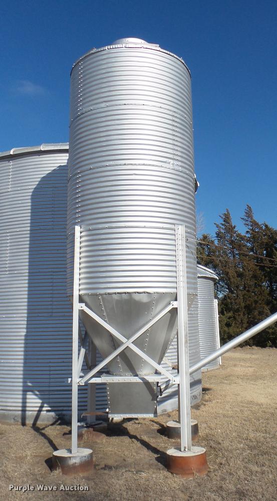 image for item DA0264 Galvanized steel bottom hopper bin