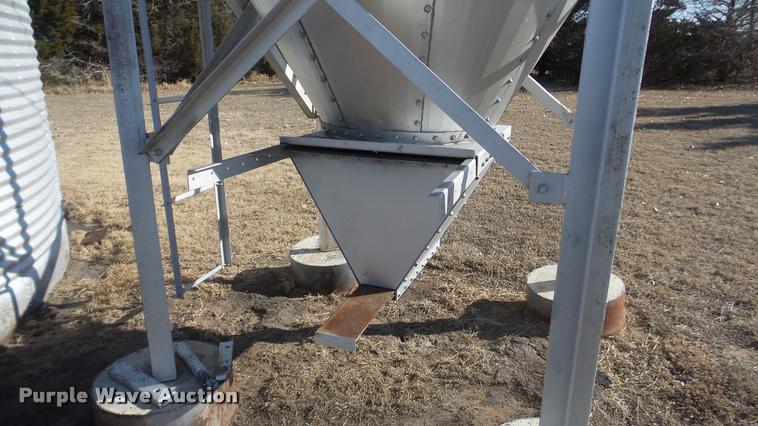 image for item DA0264 Galvanized steel bottom hopper bin