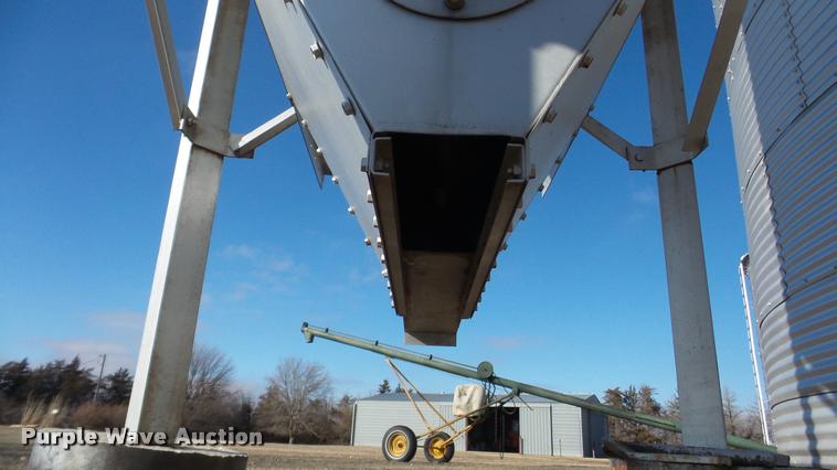 image for item DA0264 Galvanized steel bottom hopper bin