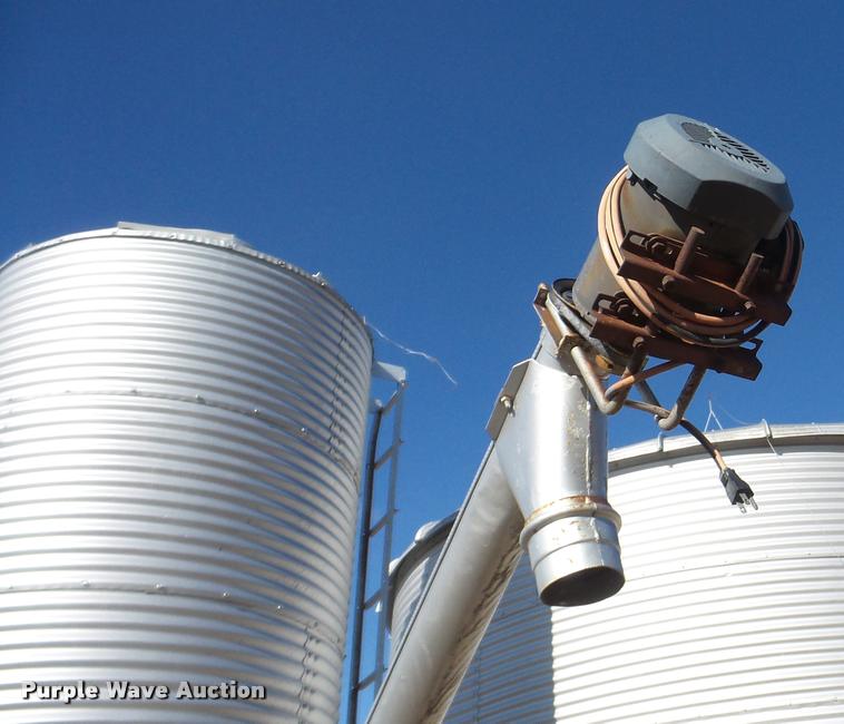 image for item DA0264 Galvanized steel bottom hopper bin