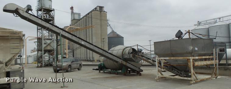 image for item DA3283 Doyle 320HE fertilizer blender