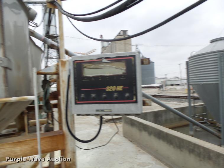 image for item DA3283 Doyle 320HE fertilizer blender