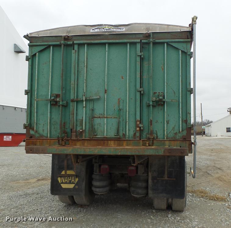 image for item DA3299 1979 International 1854 grain truck