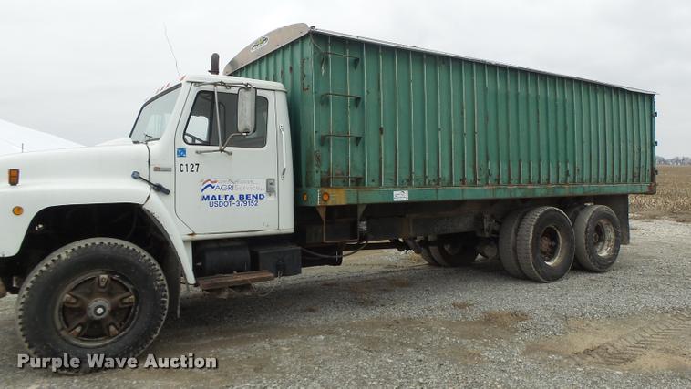 image for item DA3299 1979 International 1854 grain truck