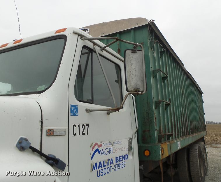 image for item DA3299 1979 International 1854 grain truck