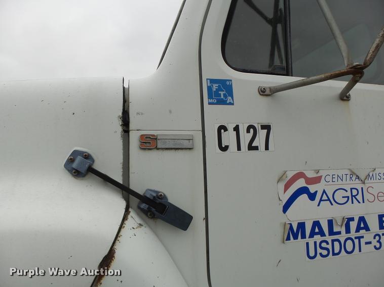 image for item DA3299 1979 International 1854 grain truck