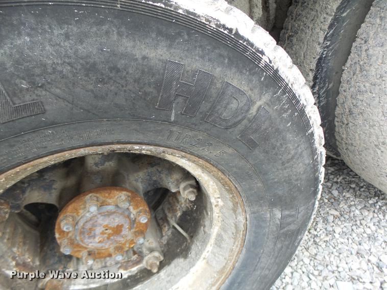 image for item DA3299 1979 International 1854 grain truck