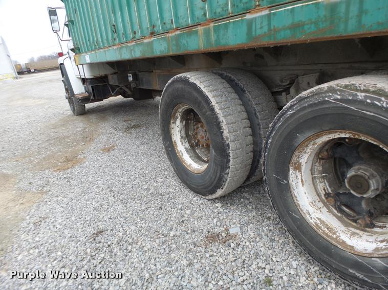 image for item DA3299 1979 International 1854 grain truck