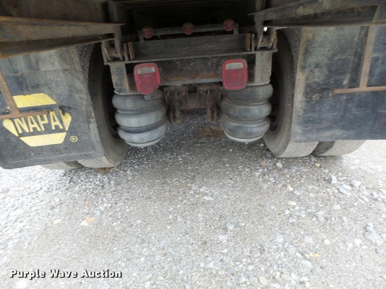 image for item DA3299 1979 International 1854 grain truck