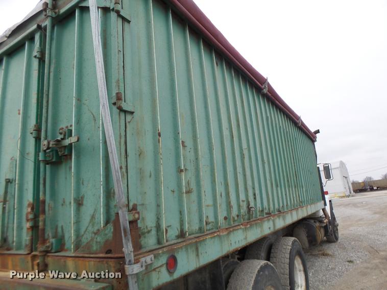 image for item DA3299 1979 International 1854 grain truck