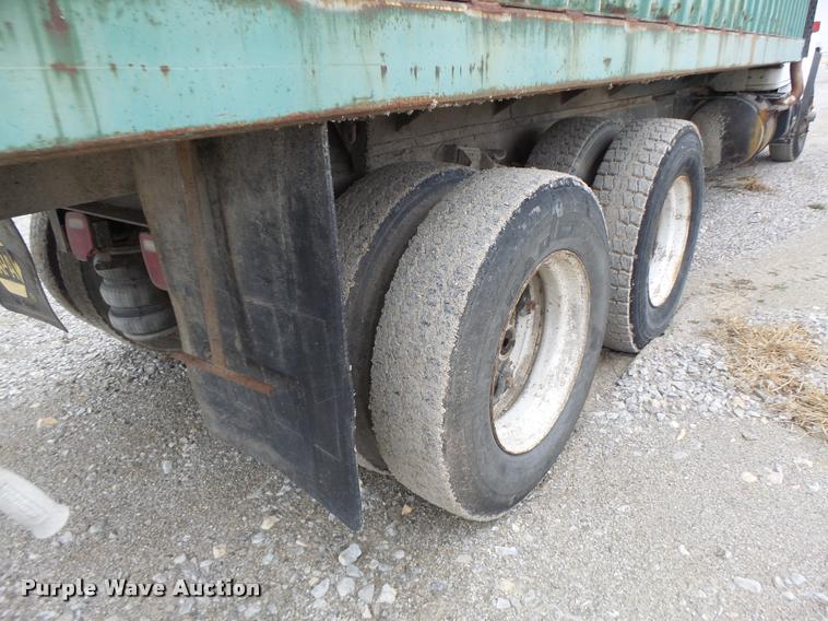 image for item DA3299 1979 International 1854 grain truck
