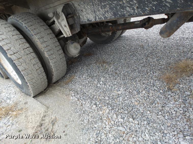 image for item DA3299 1979 International 1854 grain truck