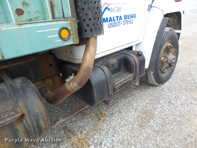 image for item DA3299 1979 International 1854 grain truck