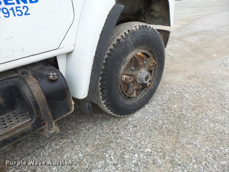 image for item DA3299 1979 International 1854 grain truck