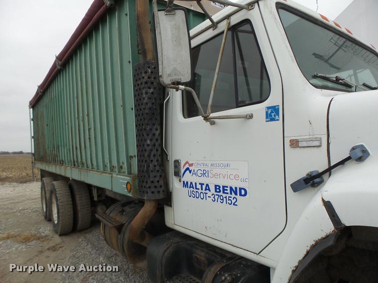 image for item DA3299 1979 International 1854 grain truck