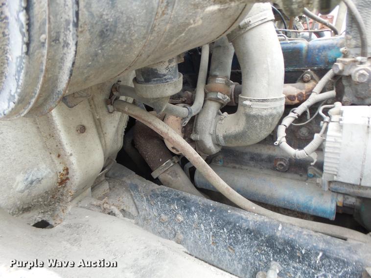 image for item DA3299 1979 International 1854 grain truck