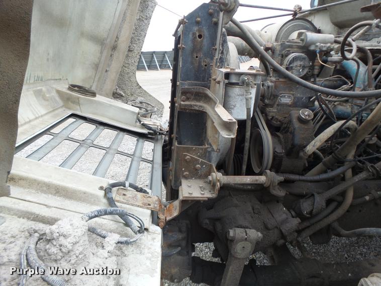 image for item DA3299 1979 International 1854 grain truck