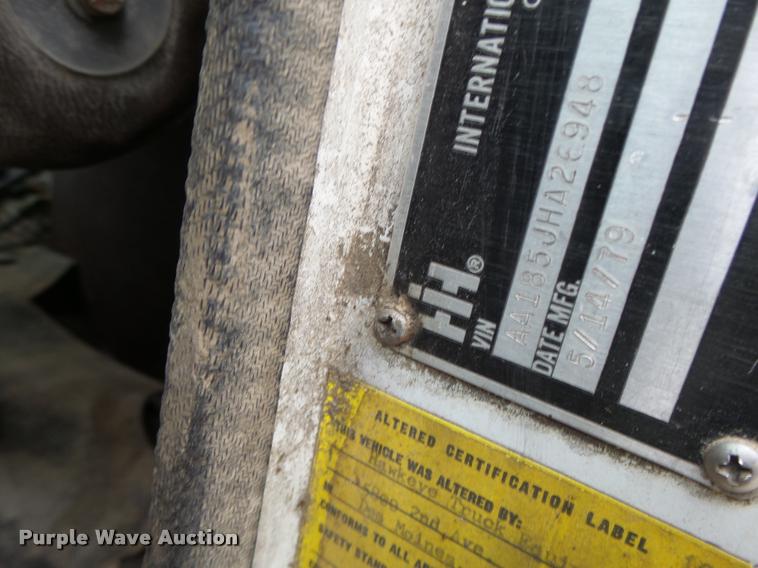 image for item DA3299 1979 International 1854 grain truck