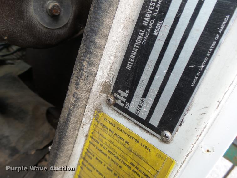 image for item DA3299 1979 International 1854 grain truck