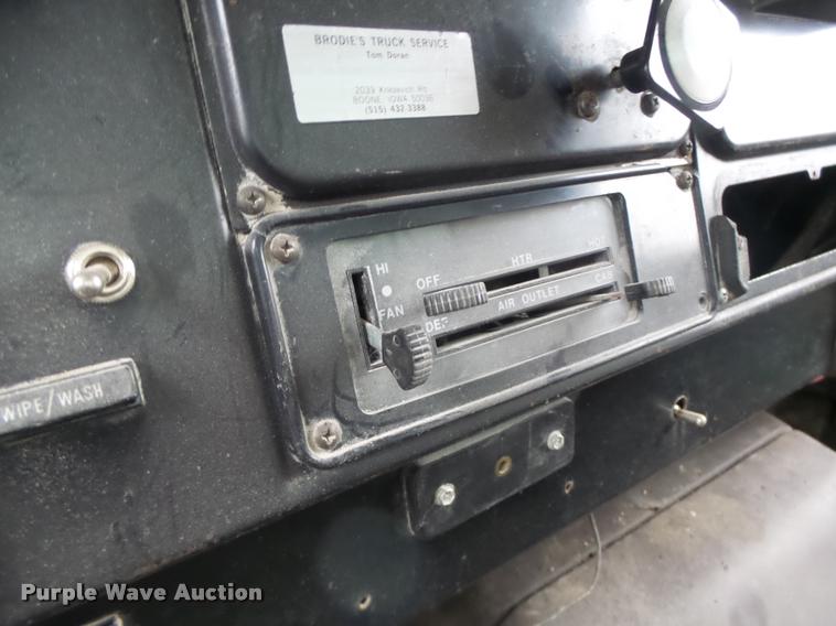 image for item DA3299 1979 International 1854 grain truck