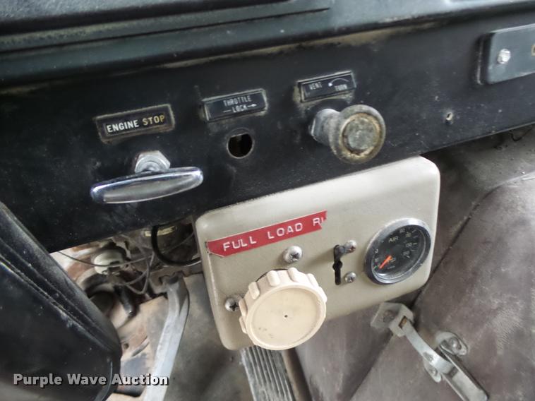 image for item DA3299 1979 International 1854 grain truck