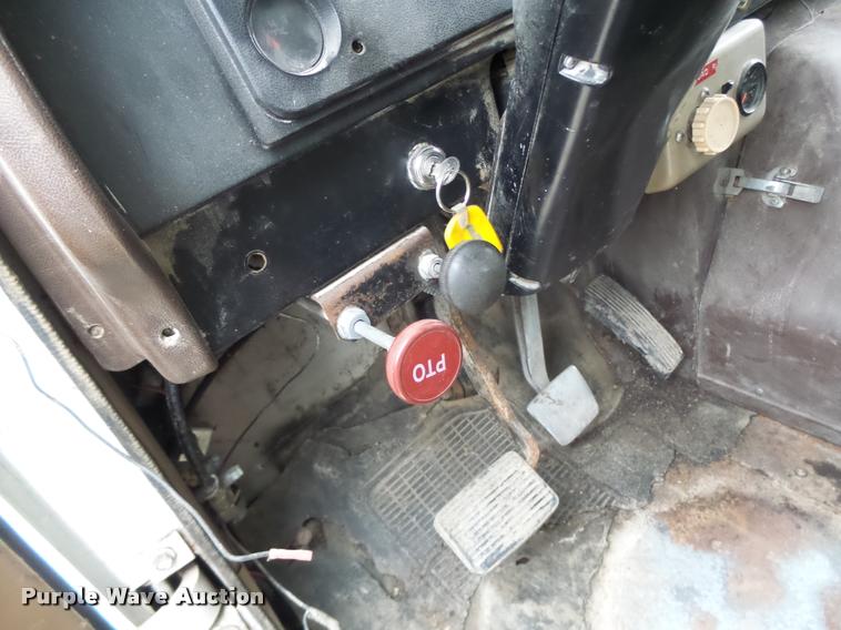 image for item DA3299 1979 International 1854 grain truck