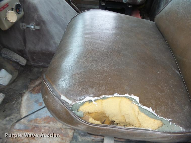 image for item DA3299 1979 International 1854 grain truck