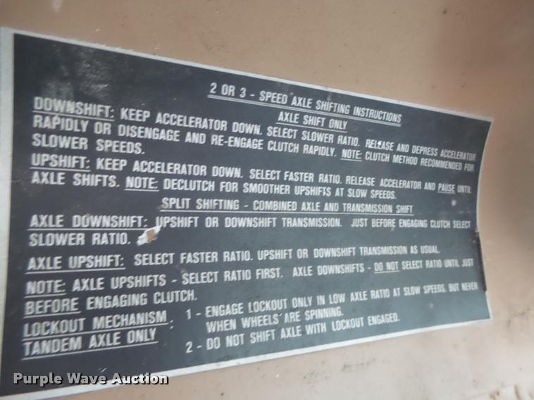 image for item DA3299 1979 International 1854 grain truck