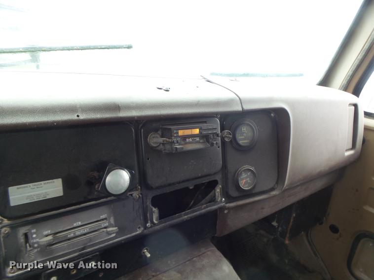 image for item DA3299 1979 International 1854 grain truck