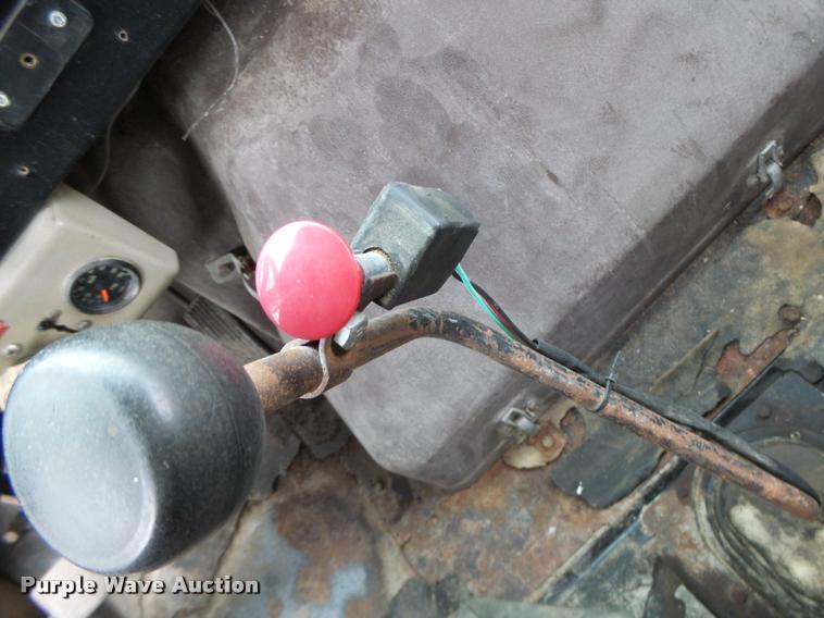 image for item DA3299 1979 International 1854 grain truck