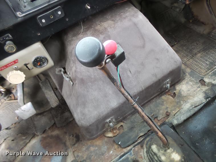 image for item DA3299 1979 International 1854 grain truck