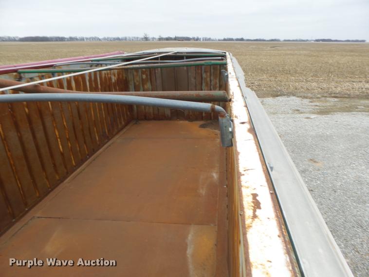 image for item DA3299 1979 International 1854 grain truck