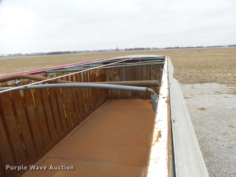 image for item DA3299 1979 International 1854 grain truck