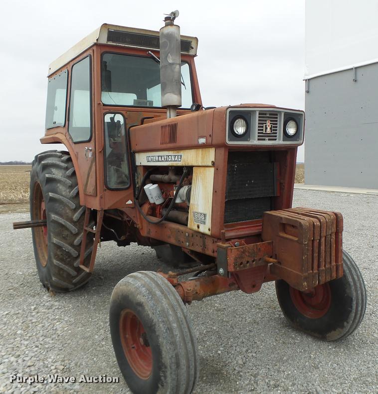 image for item DA3300 International 966 tractor