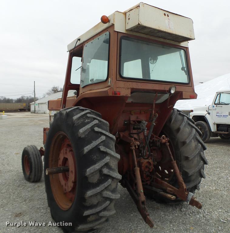 image for item DA3300 International 966 tractor