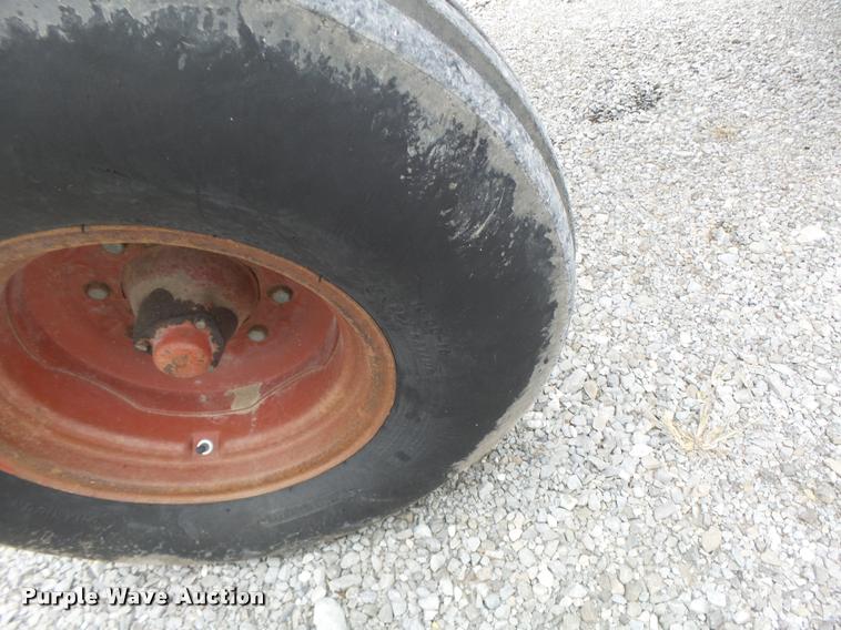 image for item DA3300 International 966 tractor