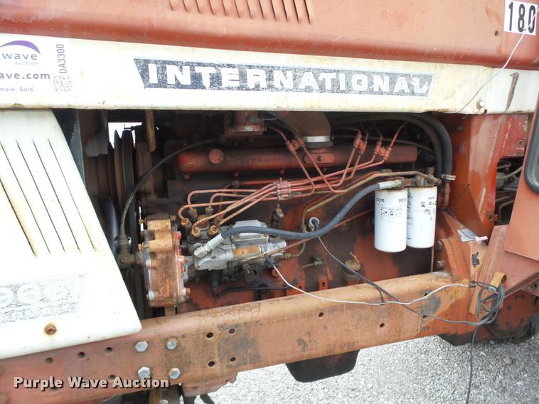 image for item DA3300 International 966 tractor