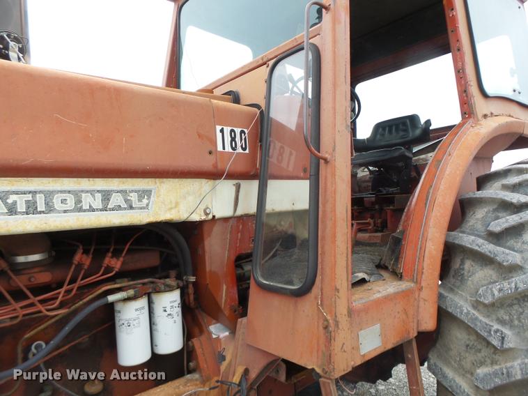 image for item DA3300 International 966 tractor