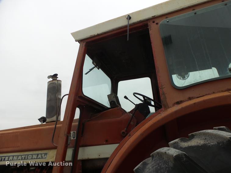 image for item DA3300 International 966 tractor