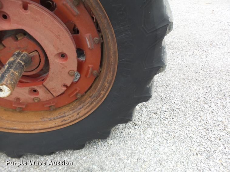 image for item DA3300 International 966 tractor