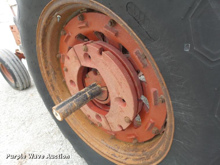 image for item DA3300 International 966 tractor