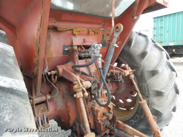 image for item DA3300 International 966 tractor