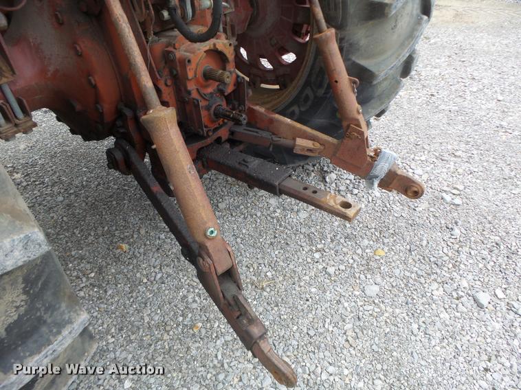 image for item DA3300 International 966 tractor