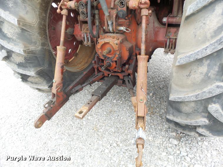 image for item DA3300 International 966 tractor