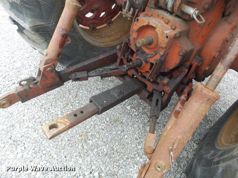 image for item DA3300 International 966 tractor