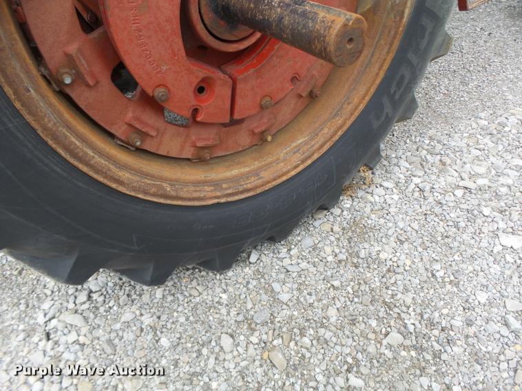 image for item DA3300 International 966 tractor