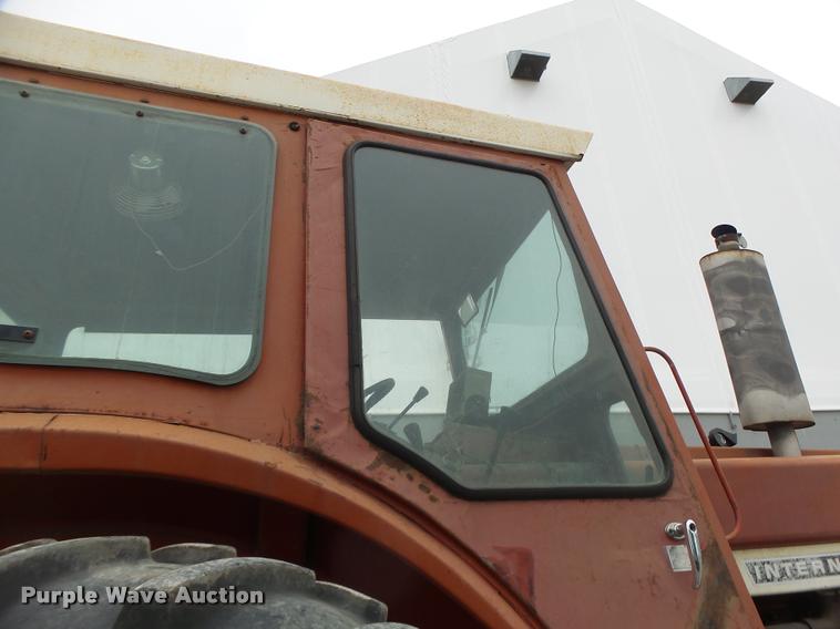 image for item DA3300 International 966 tractor