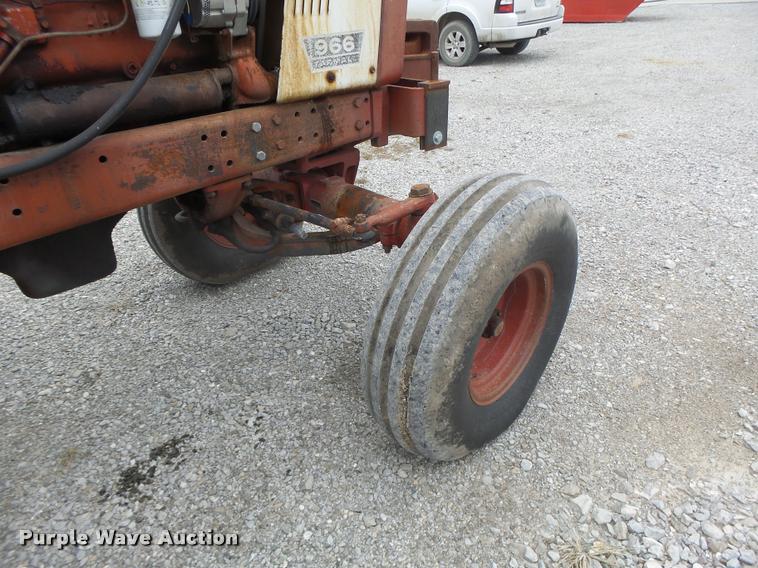 image for item DA3300 International 966 tractor