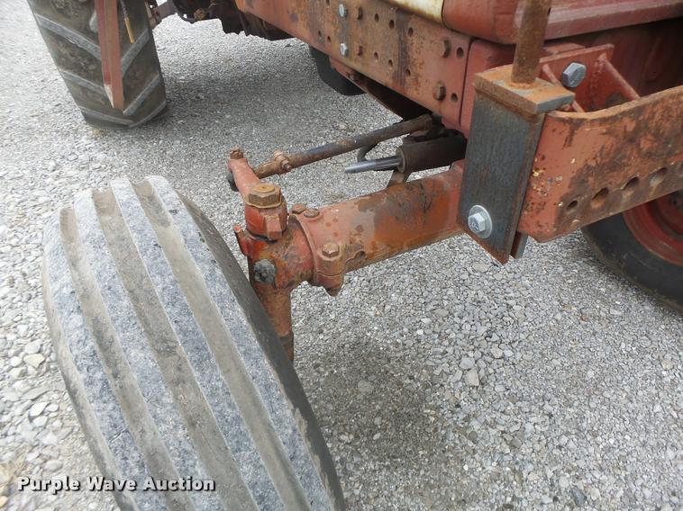 image for item DA3300 International 966 tractor