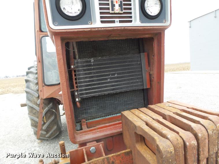 image for item DA3300 International 966 tractor